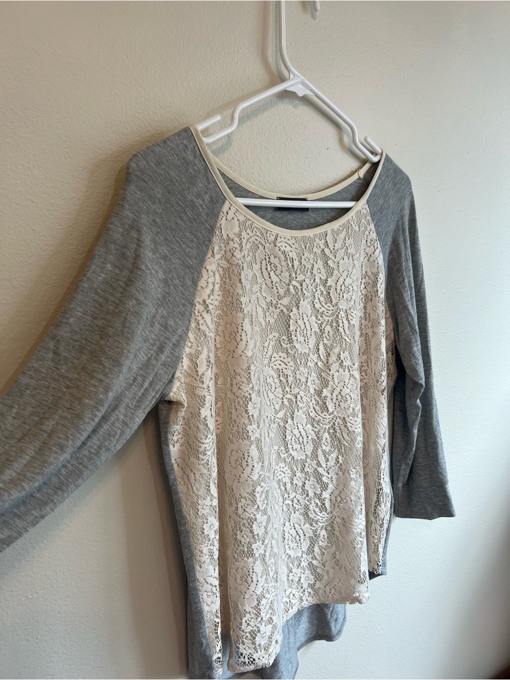 Market & Spruce Lace Front Raglan Top - Cream & Light Gray🍦